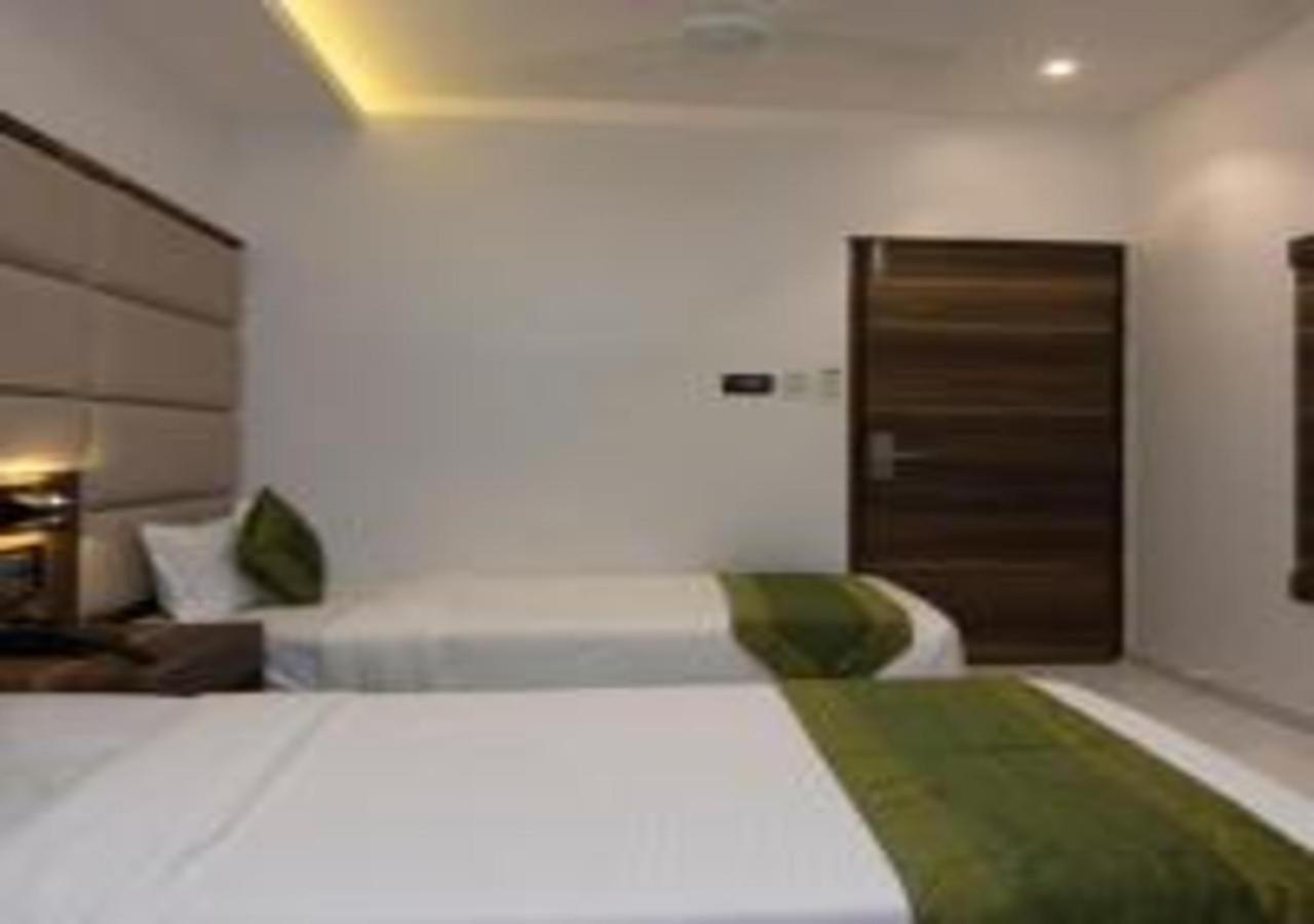 Hotel Meriton Mumbai International Airport T-2 Exterior foto
