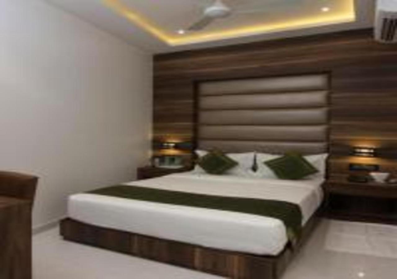 Hotel Meriton Mumbai International Airport T-2 Exterior foto